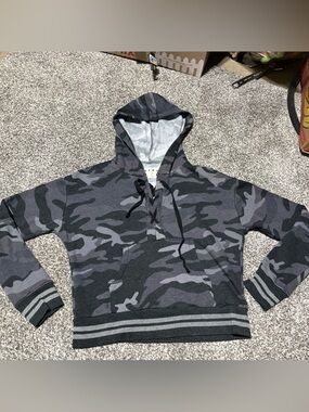 American Eagle AERO Women's Hooded Sweat Shirt Hoodie Gray Camouflage Size M